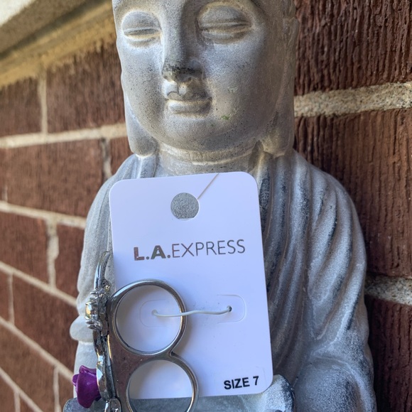 L.A. Express Fashion Ring - BNWT - Picture 2 of 4
